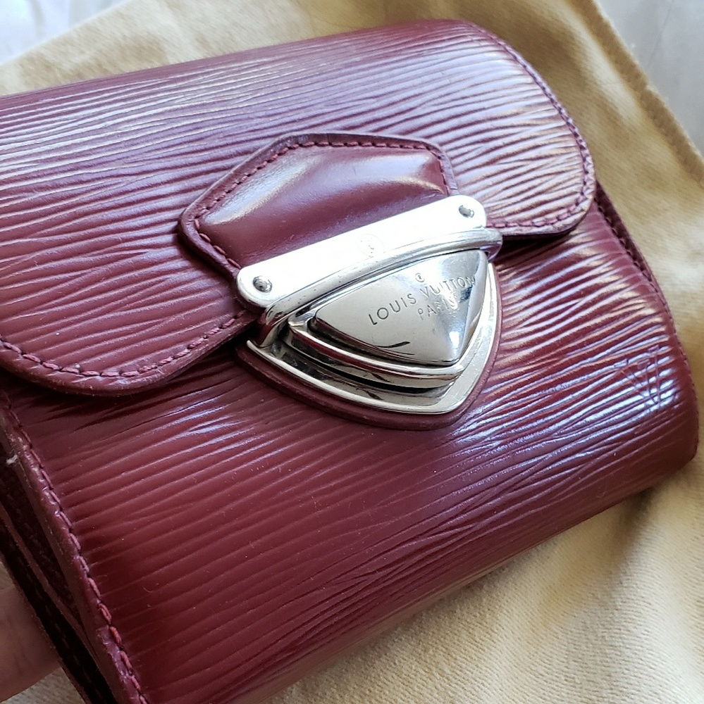 Louis Vuitton Koala wallet with ID slot - Picture 2 of 8